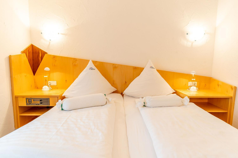 Bedroom 2, Hotel Alpenhof, Unterallgäu
