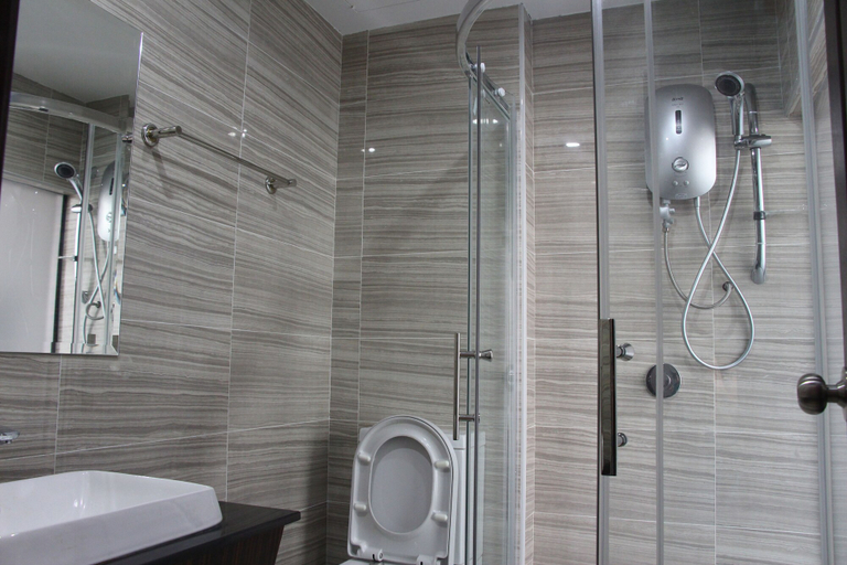 Bathroom 5, Fan Holiday Hotel, Kuala Lumpur