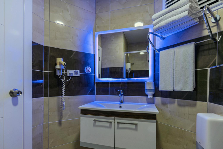 Bathroom 3, Kleopatra blue hawai hotel, Alanya