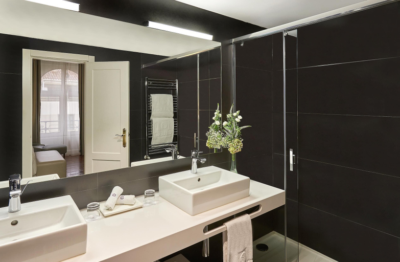 Bathroom 4, NH Collection Gran Hotel de Zaragoza, Zaragoza