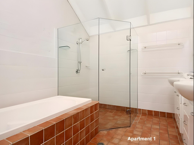 Bathroom 4, The Terrace Apartment, Byron