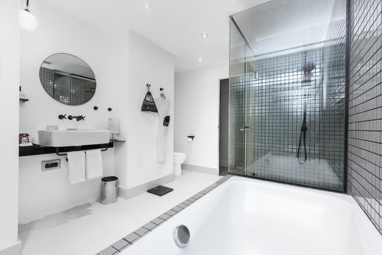 Bathroom 5, Ovolo Sydney Woolloomooloo, a Wyndham Hotel, Sydney