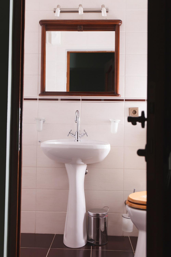 Bathroom 4, Pension Brasovu Vechi, Brasov