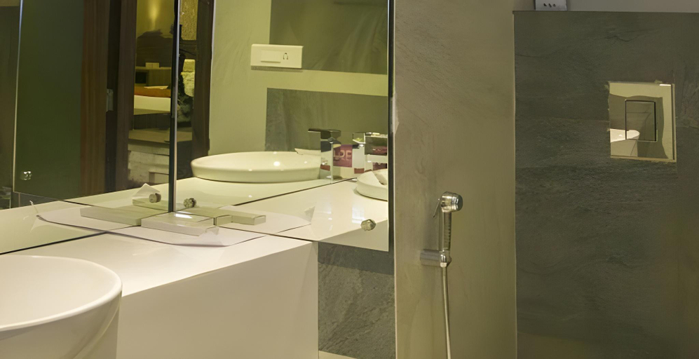 Bathroom 3, Emarald Hotel Calicut, Kozhikode