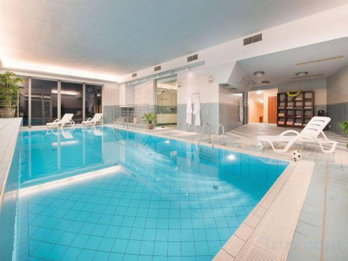 Sport & Beauty 2, Chateau Loucen Garden Retreat, Nymburk