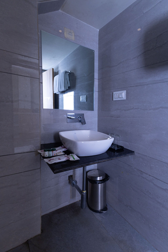 Bathroom 5, SUMITEL SANDERLING, Darjiling