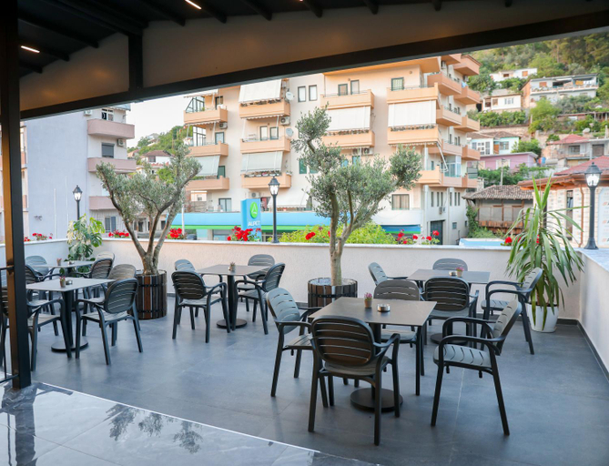 Food & Drinks 4, Vila Franko, Beratit