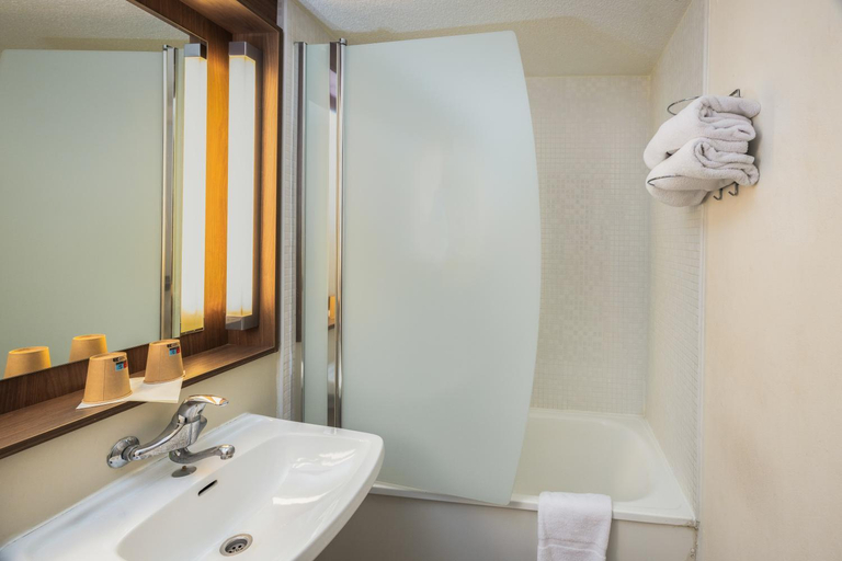 Bathroom 3, Campanile NATURE - Bordeaux Sud Gradignan Talence, Gironde