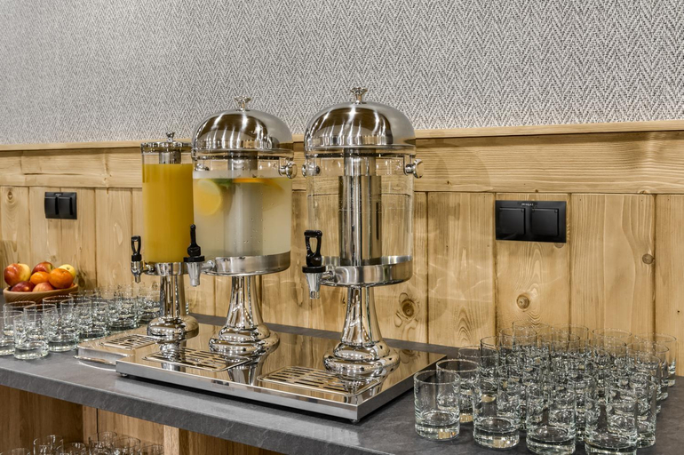 Food & Drinks 4, Royal Hill Residence, Tatra