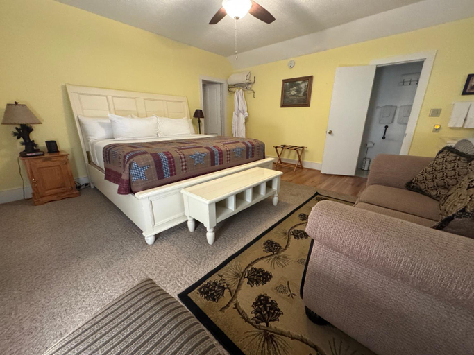 Bedroom 3, Ozark Country Inn, Stone