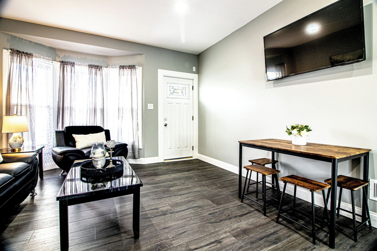 Living area 5, Modern 1Br 1Ba Apartment Close Falls And Casino, Niagara