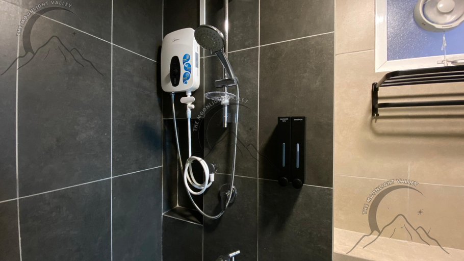 Bathroom 2, The Moonlight Valley, Sandakan