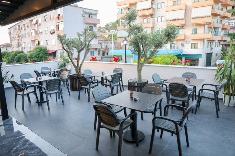 Food & Drinks 5, Vila Franko, Beratit