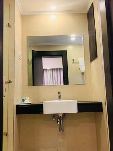 Bathroom 5, Hotel Bon Voyage, Eti-Osa