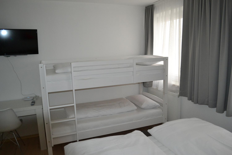 Bedroom 2, Hotel - PLATIA, Günzburg