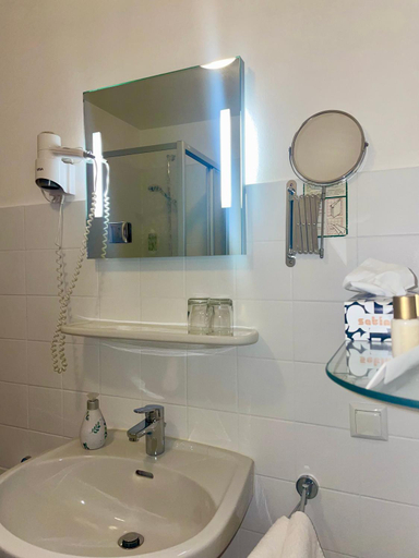 Bathroom 2, Hotel-Pension Hommen, Koblenz