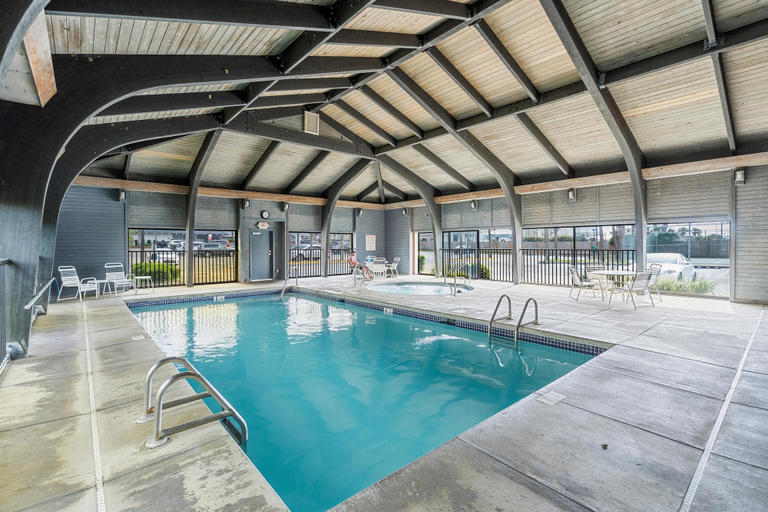 Sport & Beauty 3, Windward Pointe 1002, Baldwin