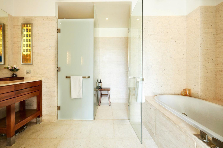 Bathroom 5, Ocean House, Da Nang