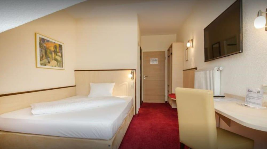 Bedroom 4, Hotel Montana Limburg, Limburg-Weilburg