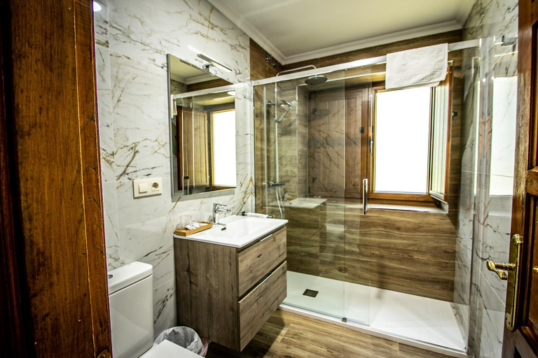 Bathroom 3, La Casona de Rey, Asturias
