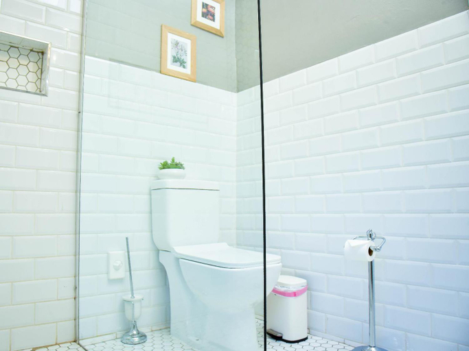 Bathroom, C'est La Vie Boutique Hotel, Nkangala
