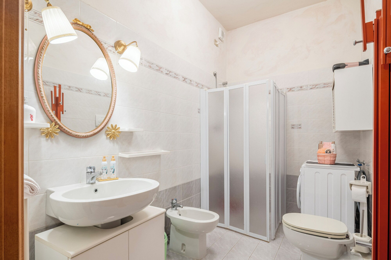 Bathroom 3, Casa Gioia, Lucca