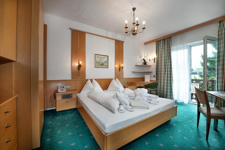 Bedroom 3, Hotel Alpina - Thermenhotels Gastein, Sankt Johann im Pongau