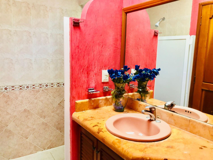 Bathroom 1, Sunset Double Room in Stunning Villa Playacar Ii, Cozumel