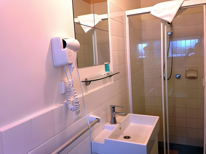 Bathroom 3, North Shore Hotel, Sydney