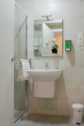 Bathroom 3, Bilbao ROOMS & KITCHEN Zorroza, Vizcaya