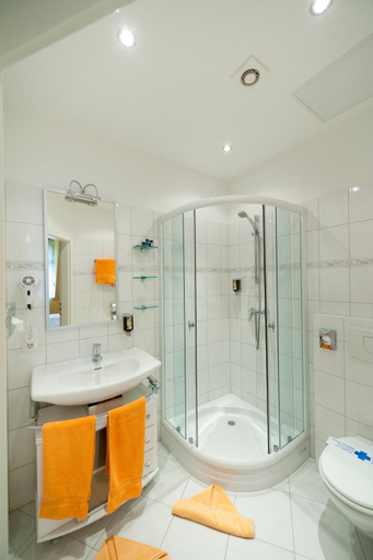 Bathroom 4, Hotel Spottel, Wetteraukreis