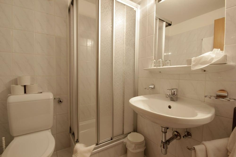 Bathroom 2, Hotel Tia Apart, Landeck