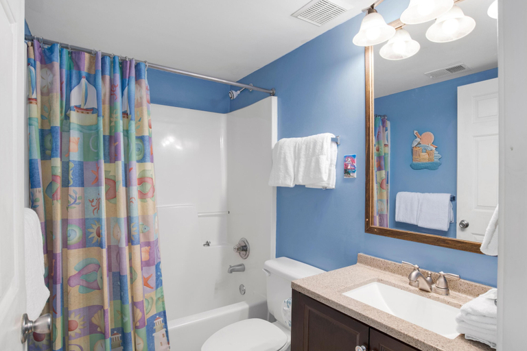 Bathroom 4, Tradewinds 708, Baldwin