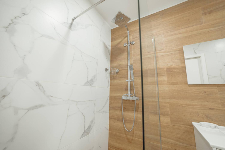 Bathroom 5, Coliseu Apartment by Hosty, Porto