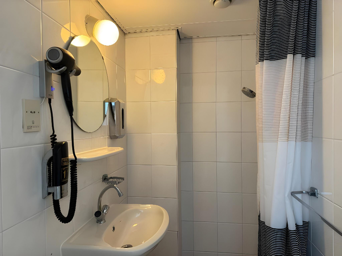Bathroom 5, Di-Ann City Centre Hotel, Amsterdam