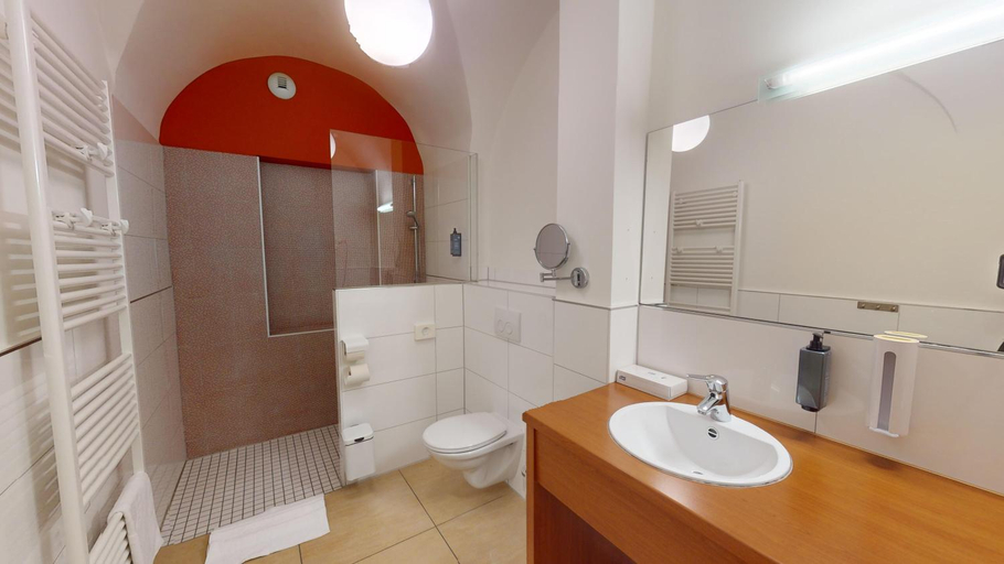 Bathroom 4, Hotel Schwibbogen Gorlitz Altstadt, Görlitz