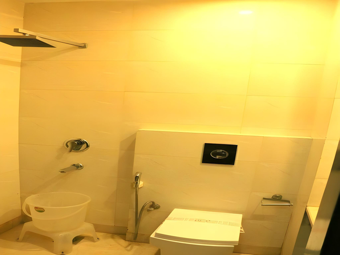Bathroom 4, Hotel Benz International, Delhi