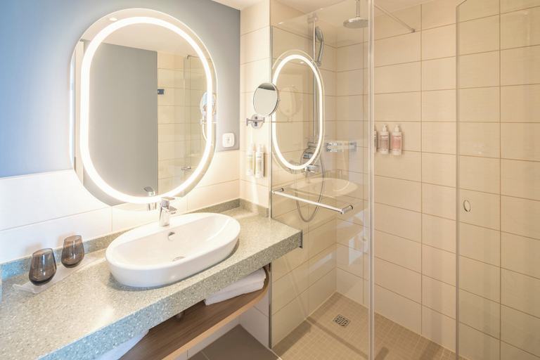 Bathroom 4, Capri by Fraser Leipzig, Leipzig