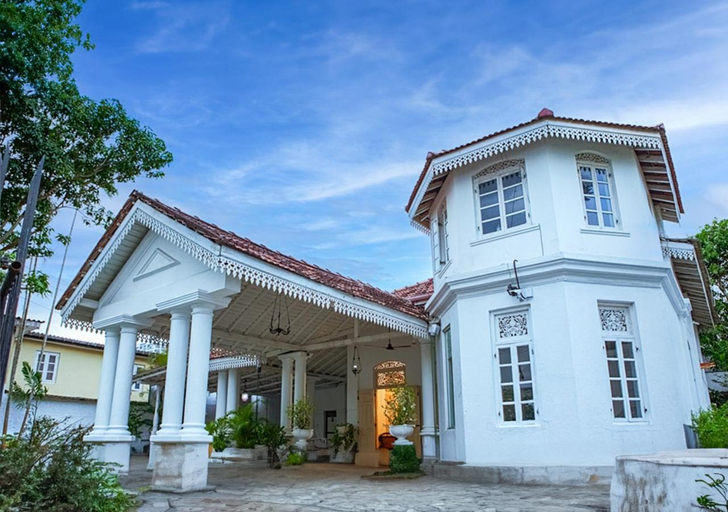 Exterior & Views