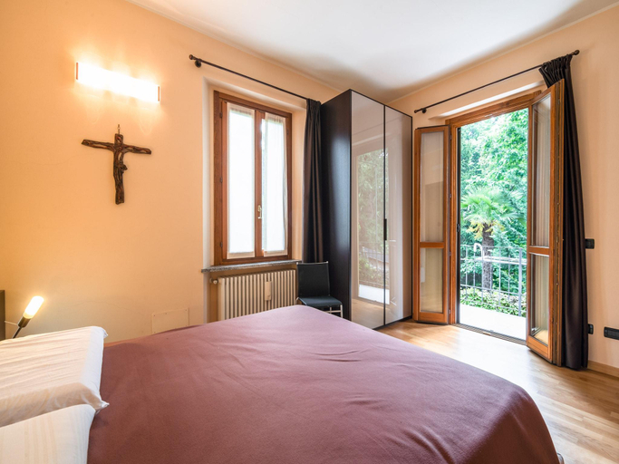 4, Meina Apartments, Novara