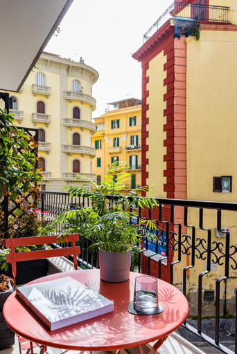 Others 5, MH SUITES Plebiscito, Napoli