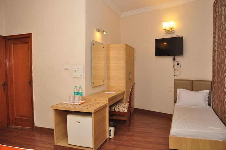 Bedroom 2, Hotel Mercury Inn by Sonachi, Amritsar