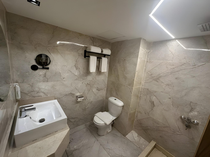 Bathroom 5, Panorama Ramsis Hotel & Cafe, Al-Azbakiyah