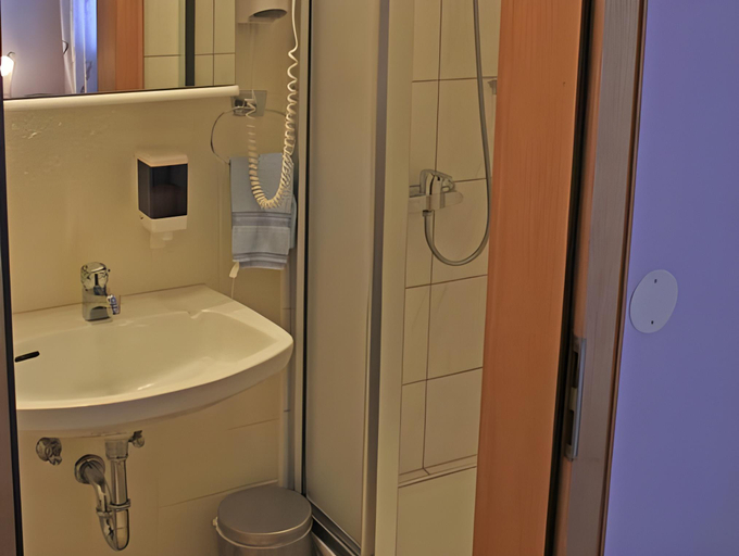 Bathroom 5, Land-gut-Hotel Gasthof Waldschanke, Landshut