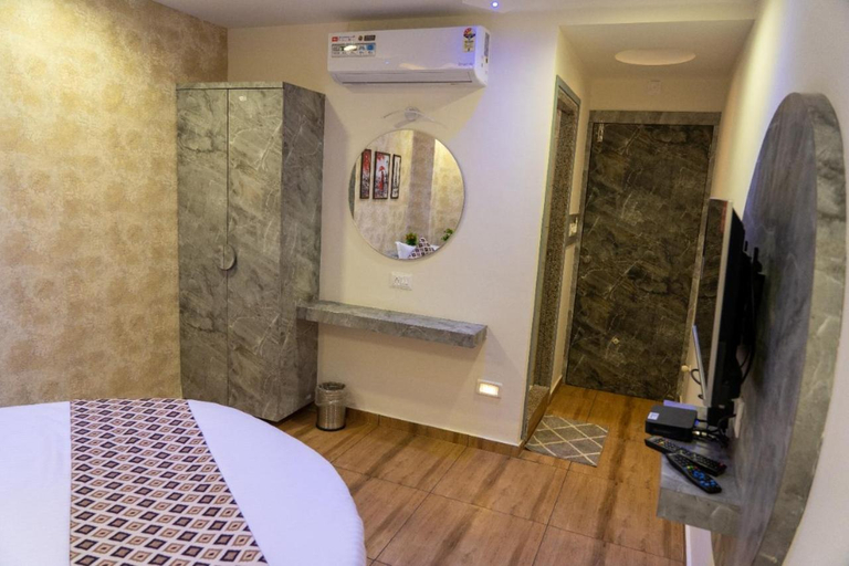Bathroom 3, Hotel Lee Grand, Anand
