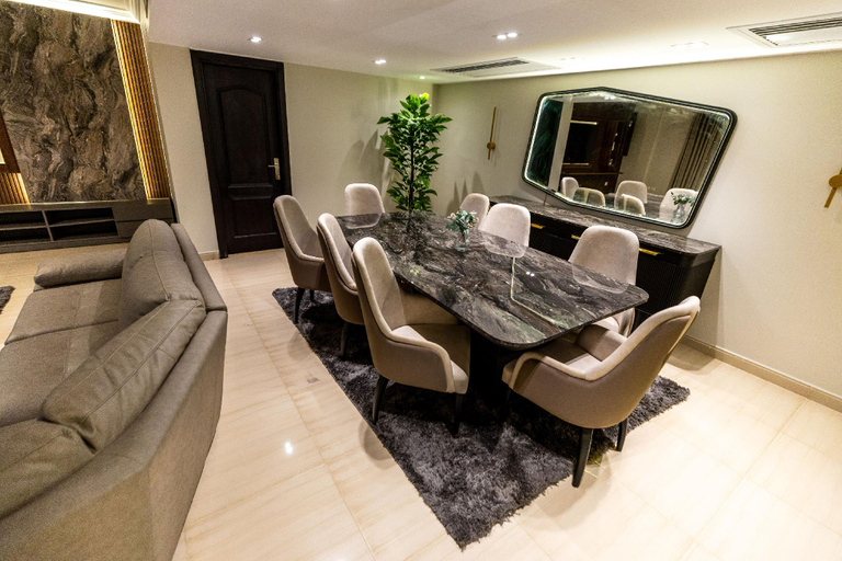Others 5, Luxurious Family 5BR Pool View Near Airport!, An-Nuzhah