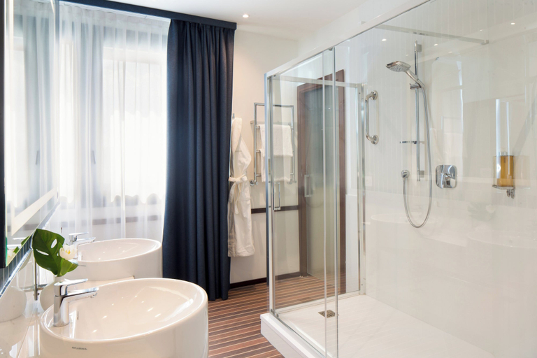 Bathroom 4, Starhotels President, Genova