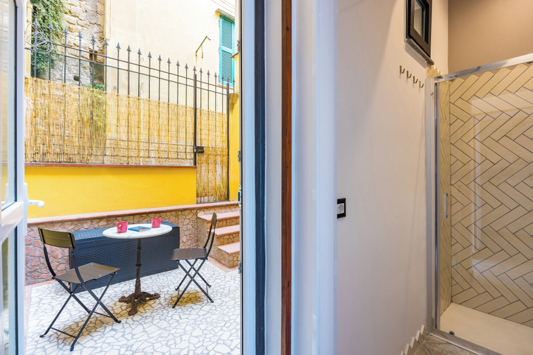 Balcony 4, Stairway to the Vista Flat, Napoli