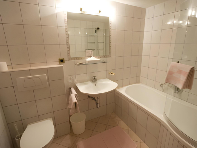 Bathroom 3, Hotel Kristall, Landeck