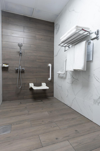 Bathroom 5, Hotel Holiday International, Sharjah City
